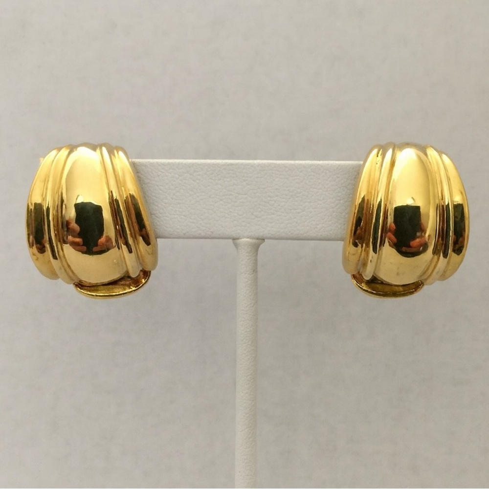 Vintage gold toned clip on round huggie earrings elegant classy old money